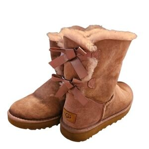 UGG Australia Bailey Bow II Light purple/pink fur lined Boots Womens Size 8